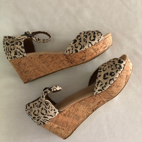 Toms Animal Print Cork Wedge Sandal.   Size 8.5 - Picture 5 of 11